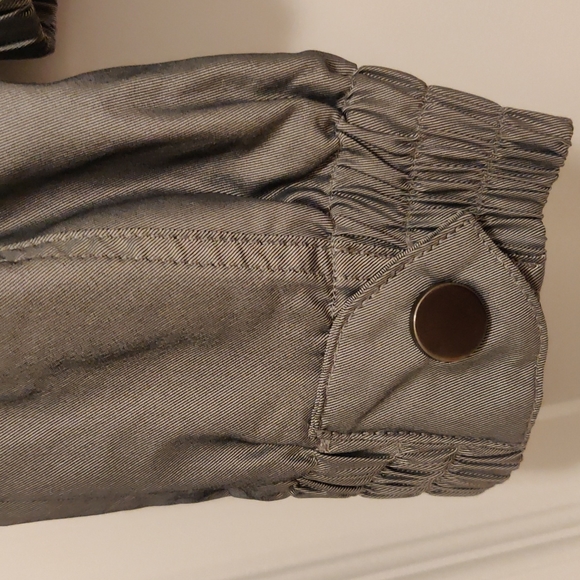 Bianca polyester jacket. Excellent condition. No lining.Size 6. - Picture 5 of 7